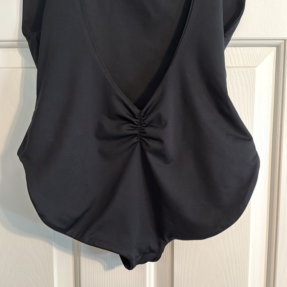 Londre Bodywear Minimalist One Piece, Matte Black, XL Made from plastic bottles - Picture 3 of 5
